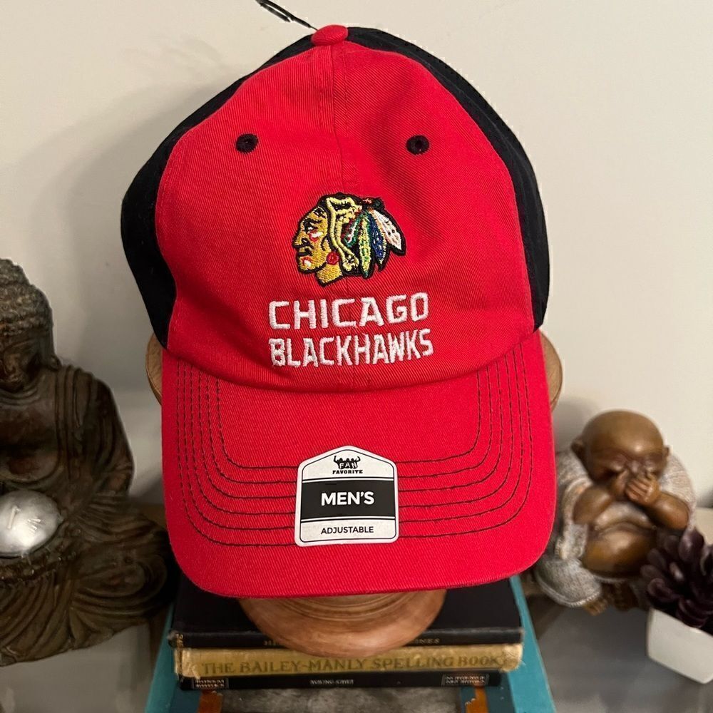 NWT Men’s Chicago Blackhawks NHL Fan Favorite Adjustable hat.
